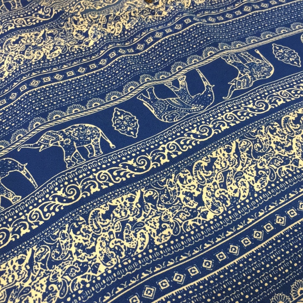 Patterned Blouse - Picture 3 of 3